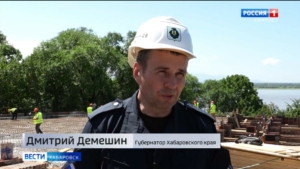Губернатор проверил ход работ на стройке монумента Победе над Японией: «Это знаковый памятник»