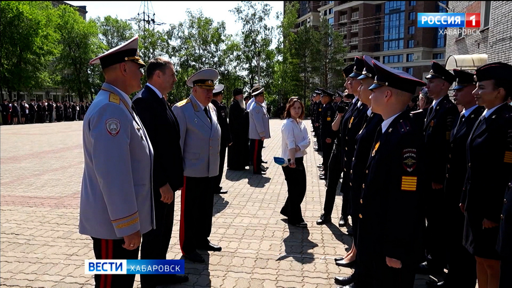 Губернатор пожелал успешной службы выпускникам ДВЮИ: «Вы – олицетворение мужества и справедливости»
