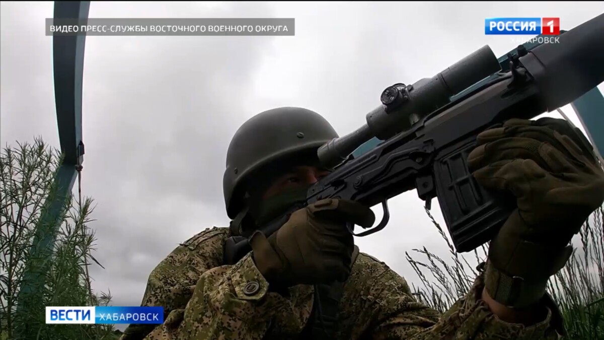 Стрельбу по беспилотникам условного противника отработали снайперы Восточного военного округа