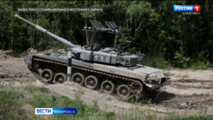 На базе Учебного центра Восточного военного округа курсанты осваивают вождение танков