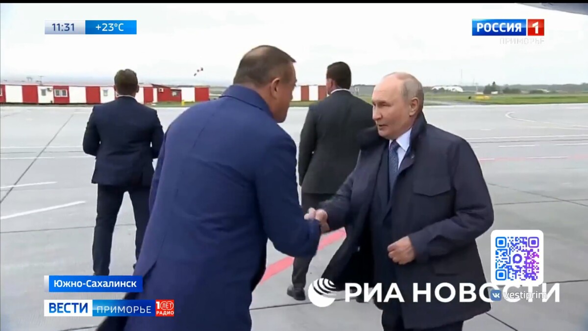 Владимир Путин прибыл в Южно-Сахалинск для участия в завершающей стадии учений Тихоокеанского флота