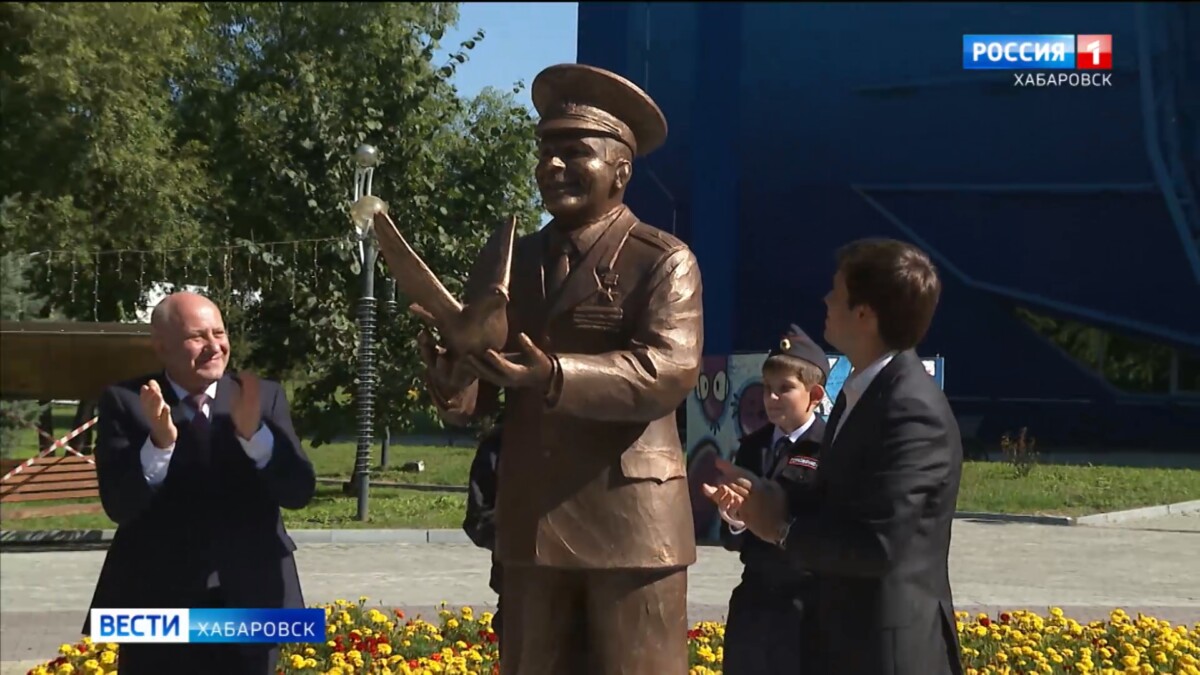 Проезд Гагаринский и памятник Первому космонавту планеты открыли в Хабаровске