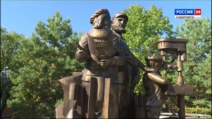 Памятник труженикам тыла открыли в сквере рядом с площадью «Город воинской славы»