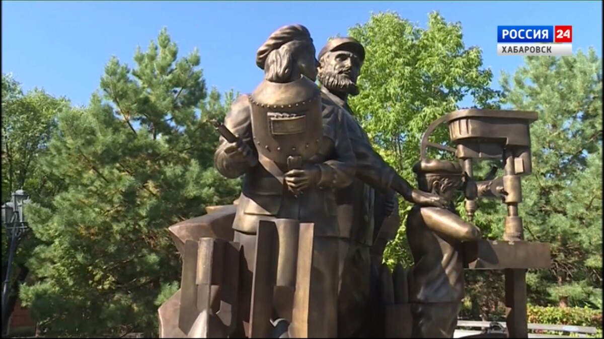 Памятник труженикам тыла открыли в сквере рядом с площадью «Город воинской славы»