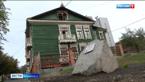 Пожар в историческом здании в центре Хабаровска тушили 15 часов из-за сложной кровли