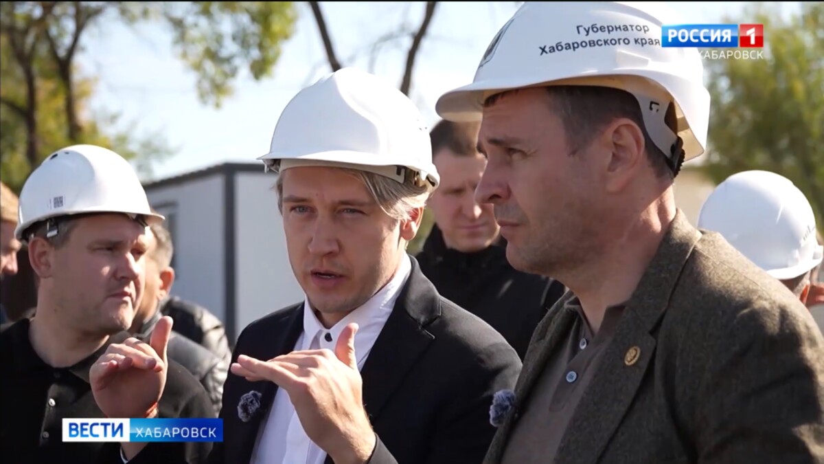 Смотрите в 21:10. Дмитрий Демешин проинспектировал стройплощадки школ в Хабаровске