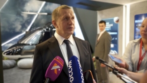Юрий Трутнев осмотрел павильоны дальневосточных регионов на «Улице Дальнего Востока» на ВЭФ 2026