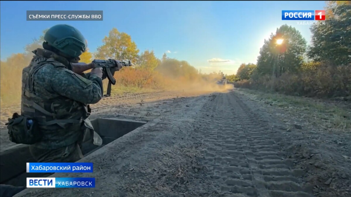 У младших офицеров, проходящих службу в ВВО, началась общевойсковая подготовка