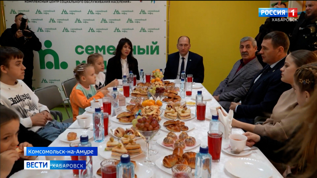 «Будем все помогать вам!»: Дмитрий Демешин встретился в Комсомольске с семьёй, пережившей пожар
